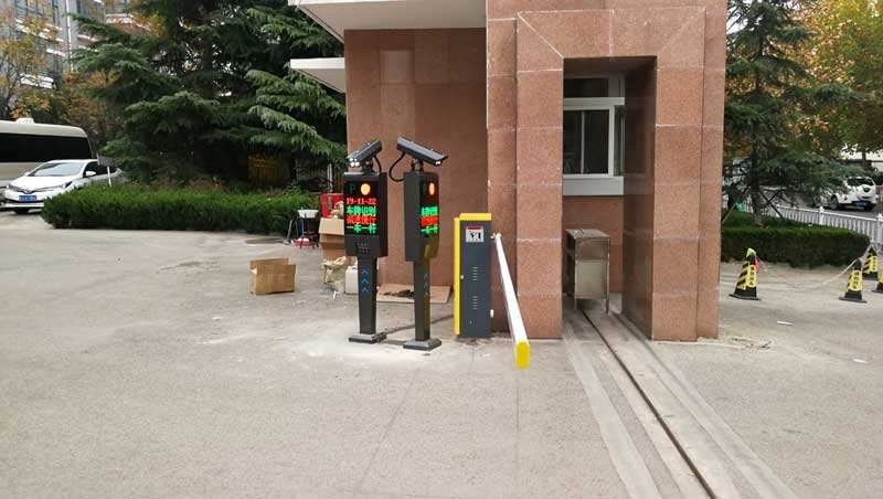 车牌识别停车场系统多少钱？北京停车场系统价格表展现_MG电玩北京停车场安装施工工