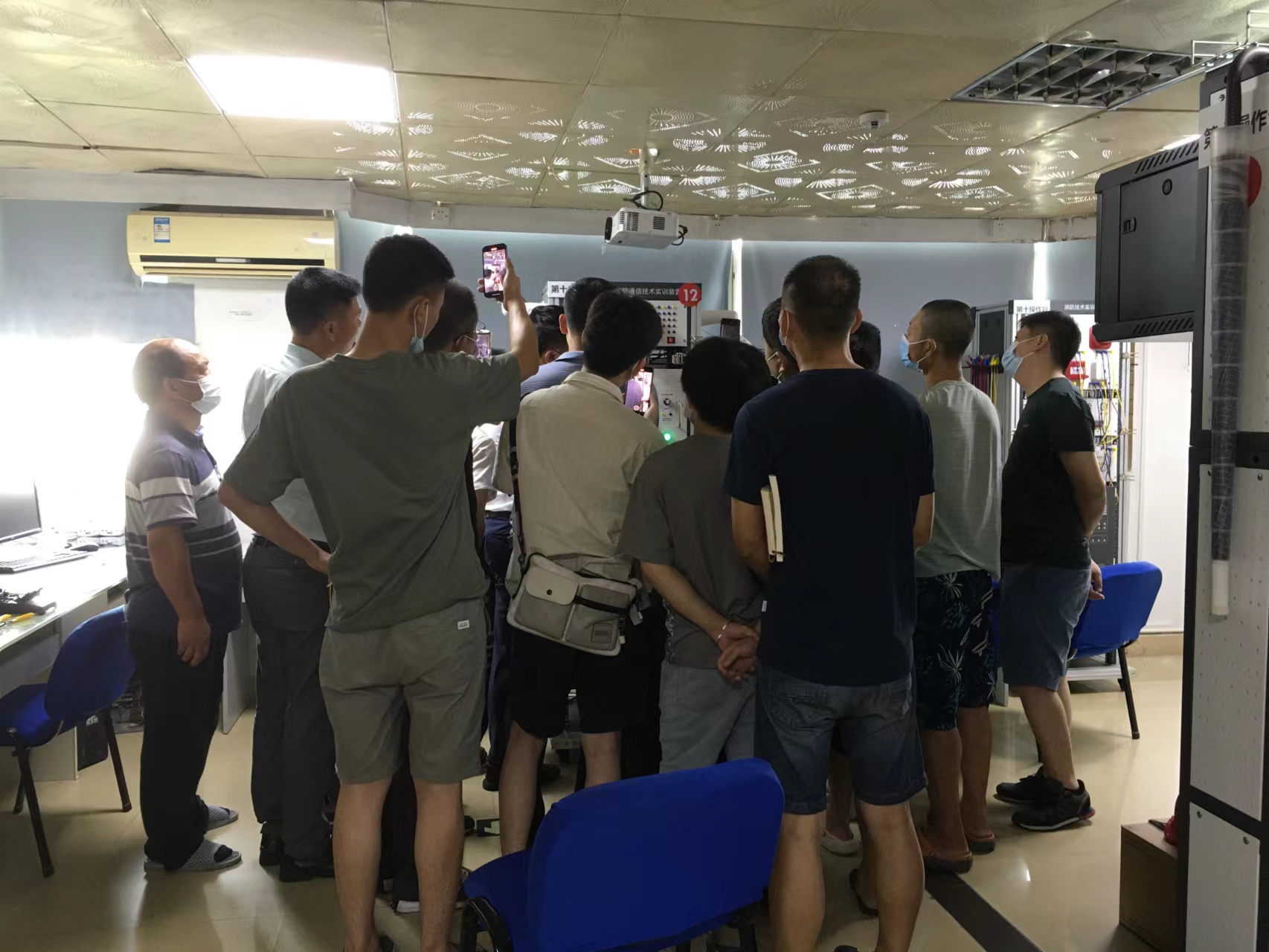北京智能楼宇管理员培训哪家做？MG电玩北京监控安装工程公司培训现场火爆！